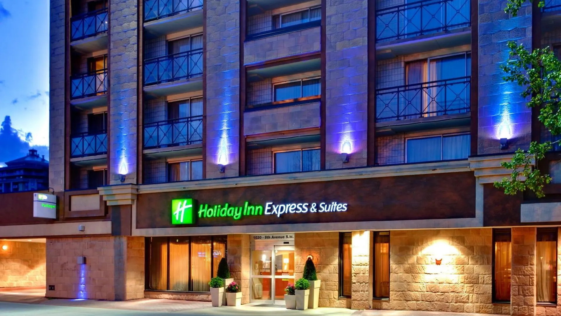 11 Best Central Hotels in Downtown Calgary You Should Know