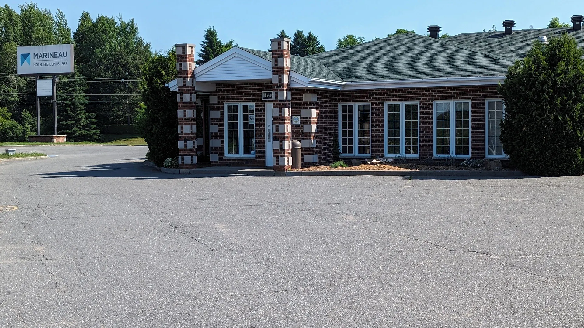 Where to Stay in Mauricie: 4 Best 3-Star Hotels