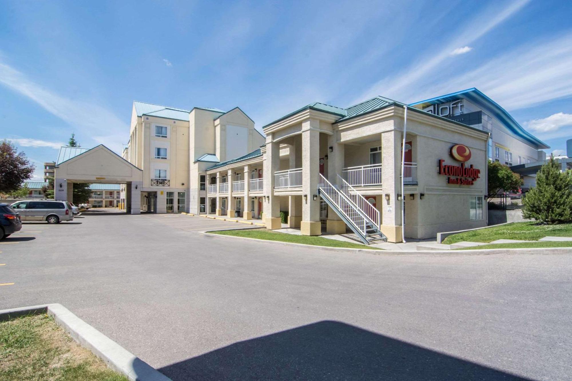 Staying Near Diana Paul Galleries Ltd: 4 Budget Hotels Compared